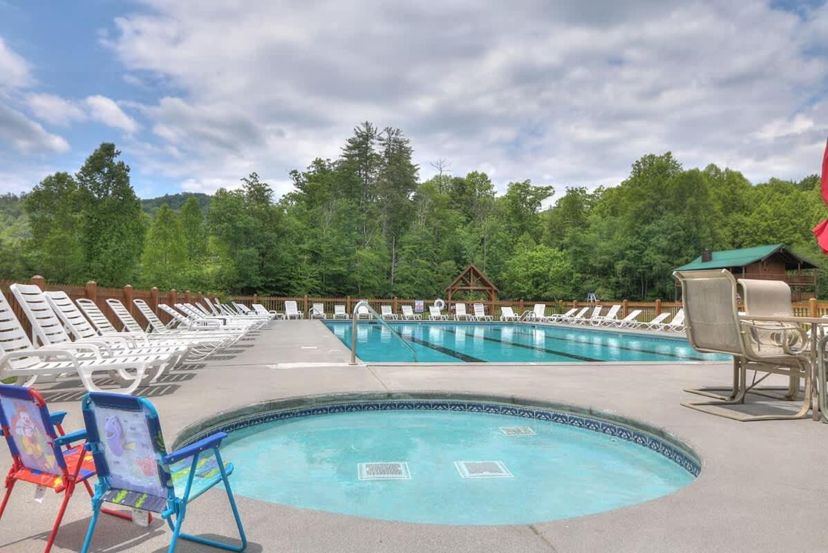 Beautiful View! Log Cabin,Fireplace,Hot Tub,Arcade,Pool,Fishing Sevierville Esterno foto