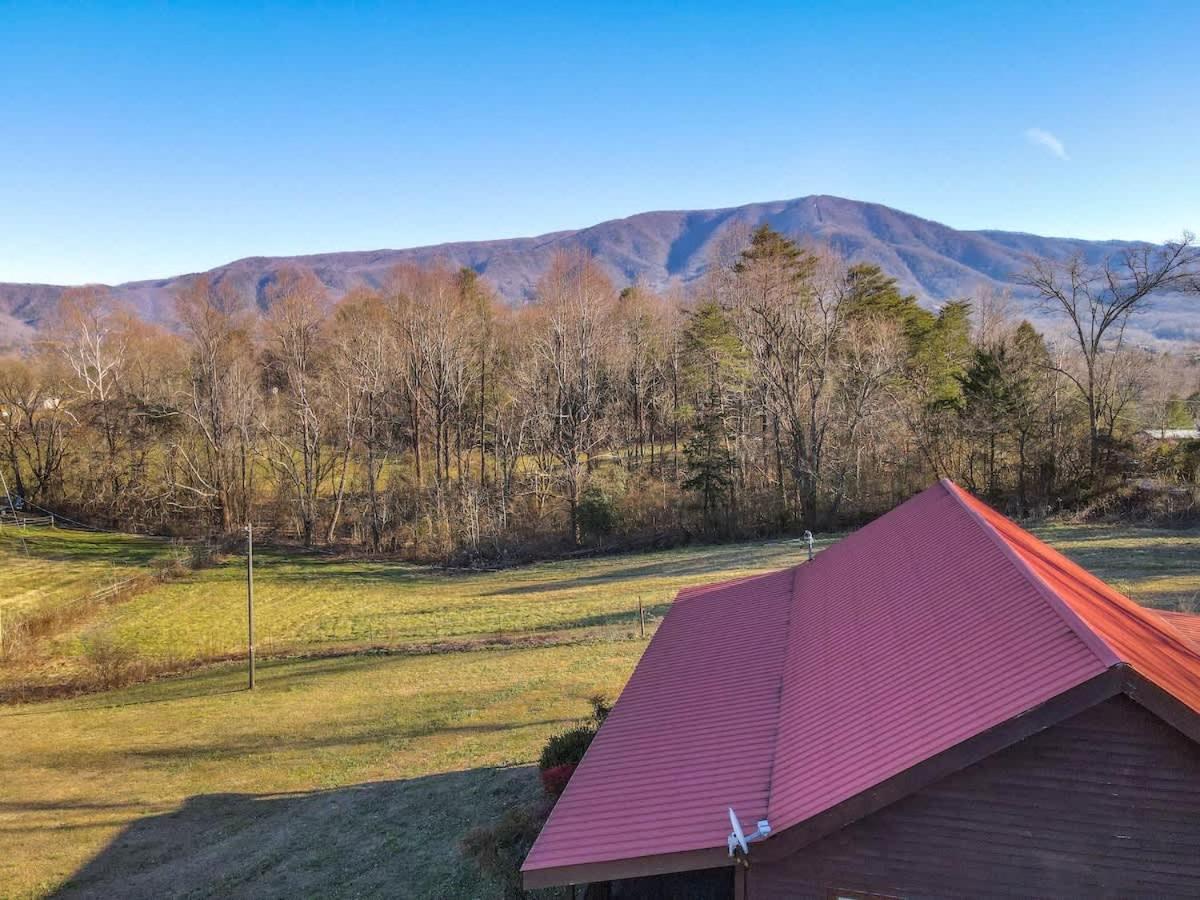 Beautiful View! Log Cabin,Fireplace,Hot Tub,Arcade,Pool,Fishing Sevierville Esterno foto