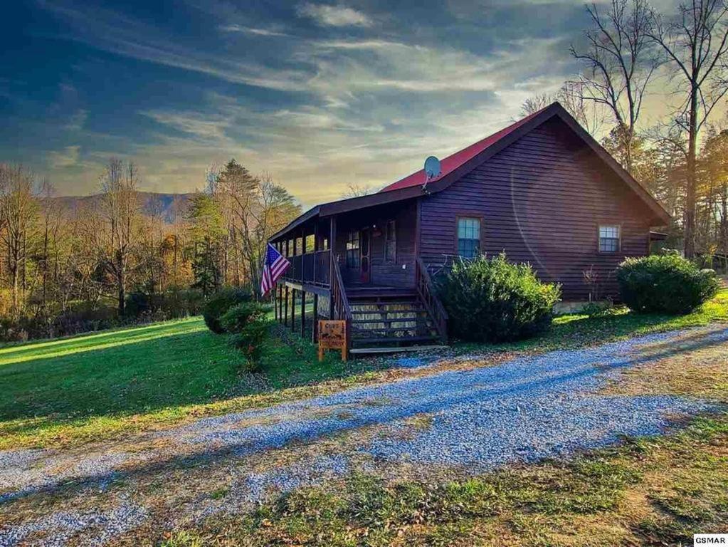 Beautiful View! Log Cabin,Fireplace,Hot Tub,Arcade,Pool,Fishing Sevierville Esterno foto