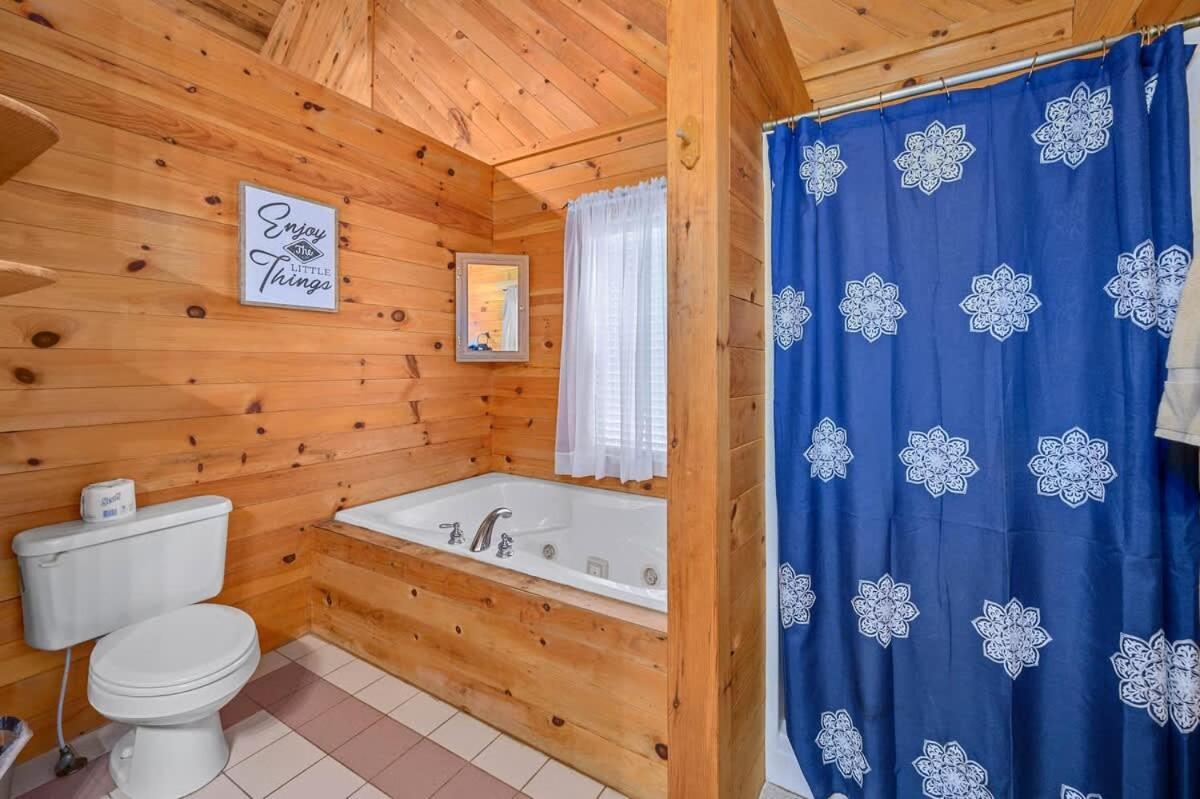 Beautiful View! Log Cabin,Fireplace,Hot Tub,Arcade,Pool,Fishing Sevierville Esterno foto