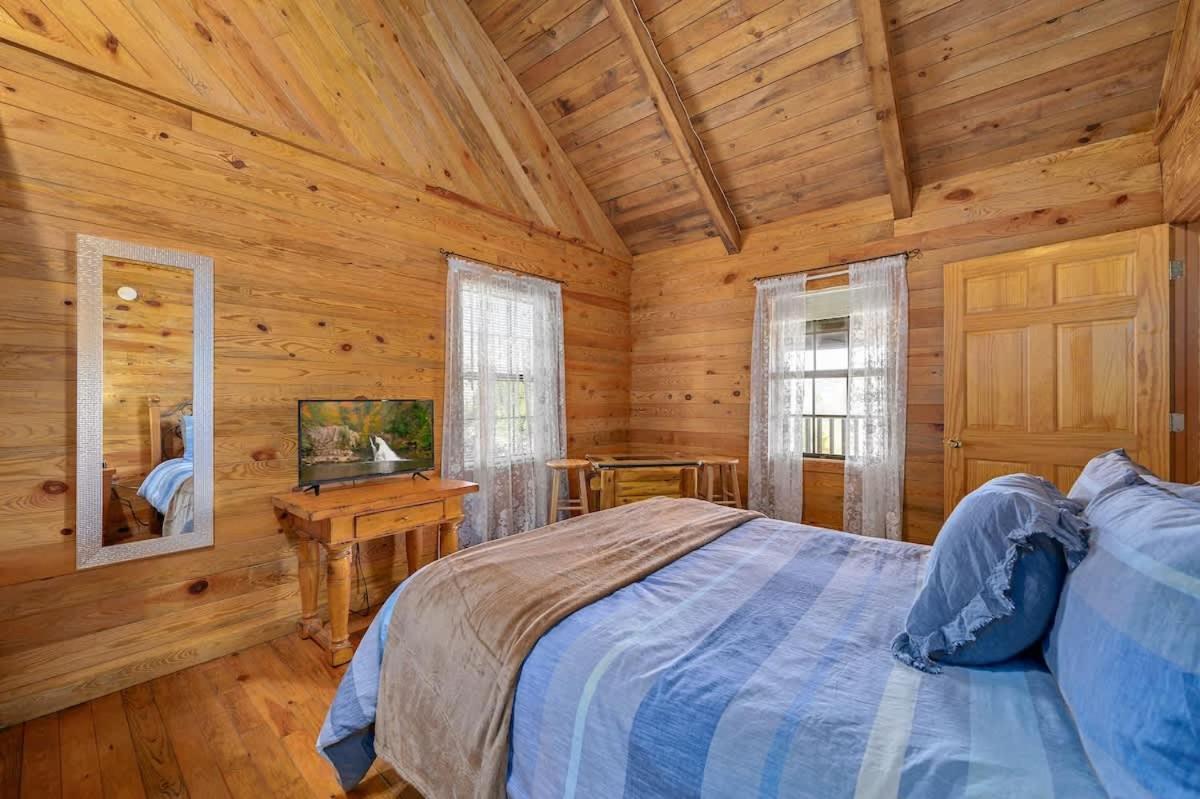 Beautiful View! Log Cabin,Fireplace,Hot Tub,Arcade,Pool,Fishing Sevierville Esterno foto