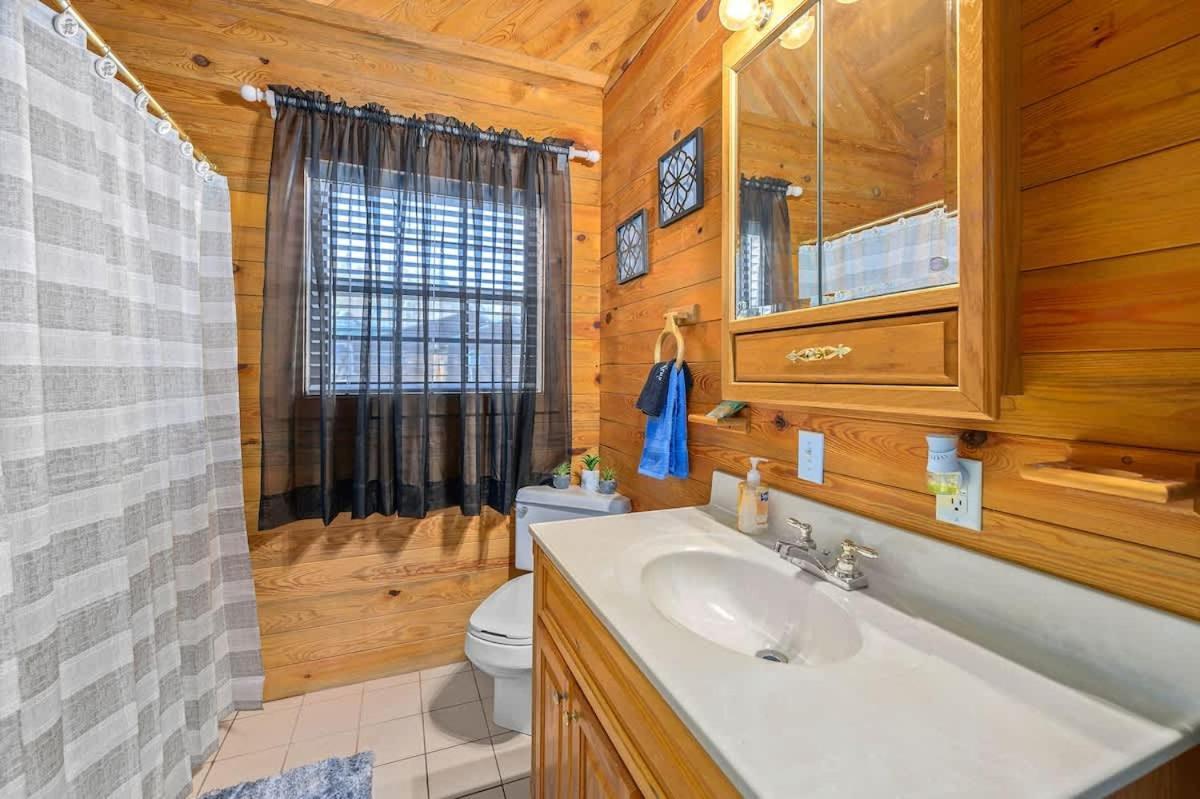 Beautiful View! Log Cabin,Fireplace,Hot Tub,Arcade,Pool,Fishing Sevierville Esterno foto