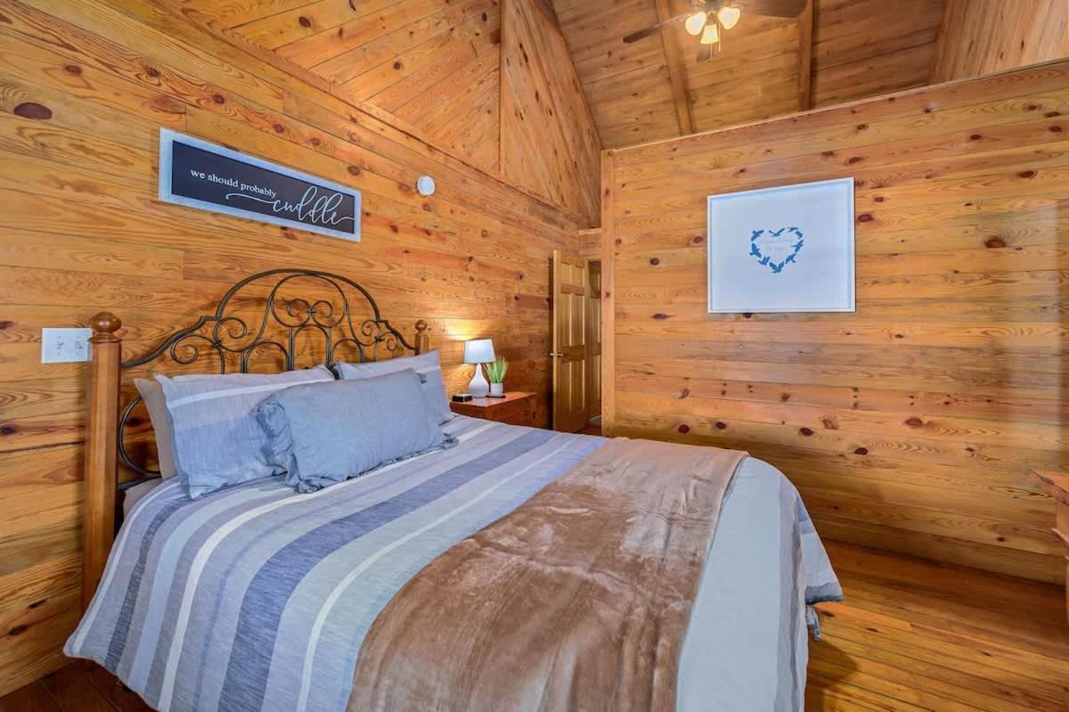 Beautiful View! Log Cabin,Fireplace,Hot Tub,Arcade,Pool,Fishing Sevierville Esterno foto