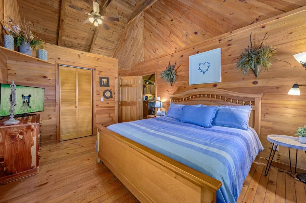 Beautiful View! Log Cabin,Fireplace,Hot Tub,Arcade,Pool,Fishing Sevierville Esterno foto