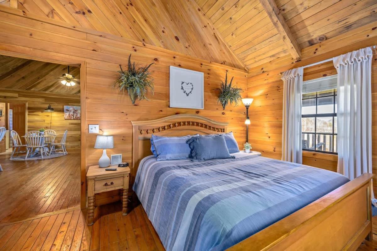 Beautiful View! Log Cabin,Fireplace,Hot Tub,Arcade,Pool,Fishing Sevierville Esterno foto