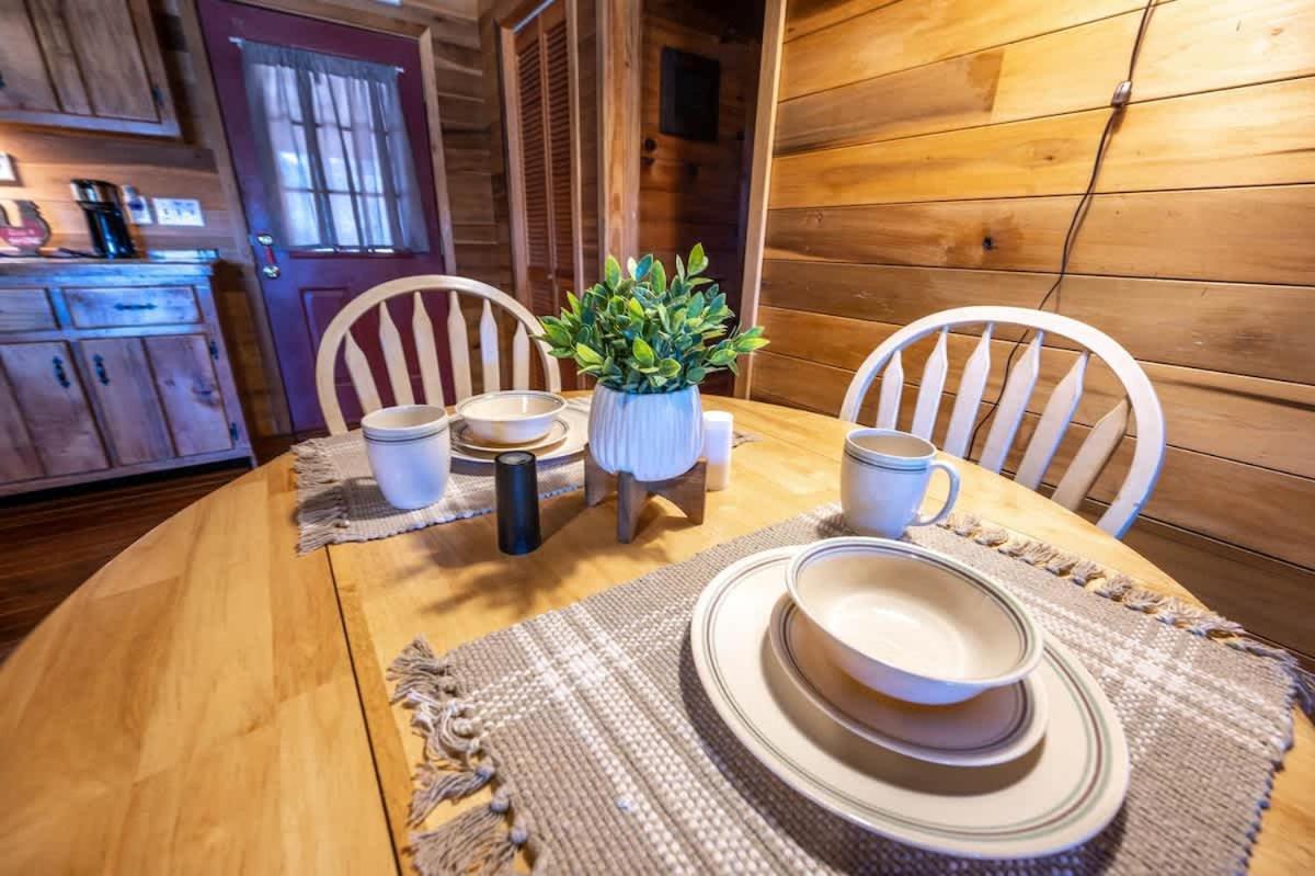 Beautiful View! Log Cabin,Fireplace,Hot Tub,Arcade,Pool,Fishing Sevierville Esterno foto