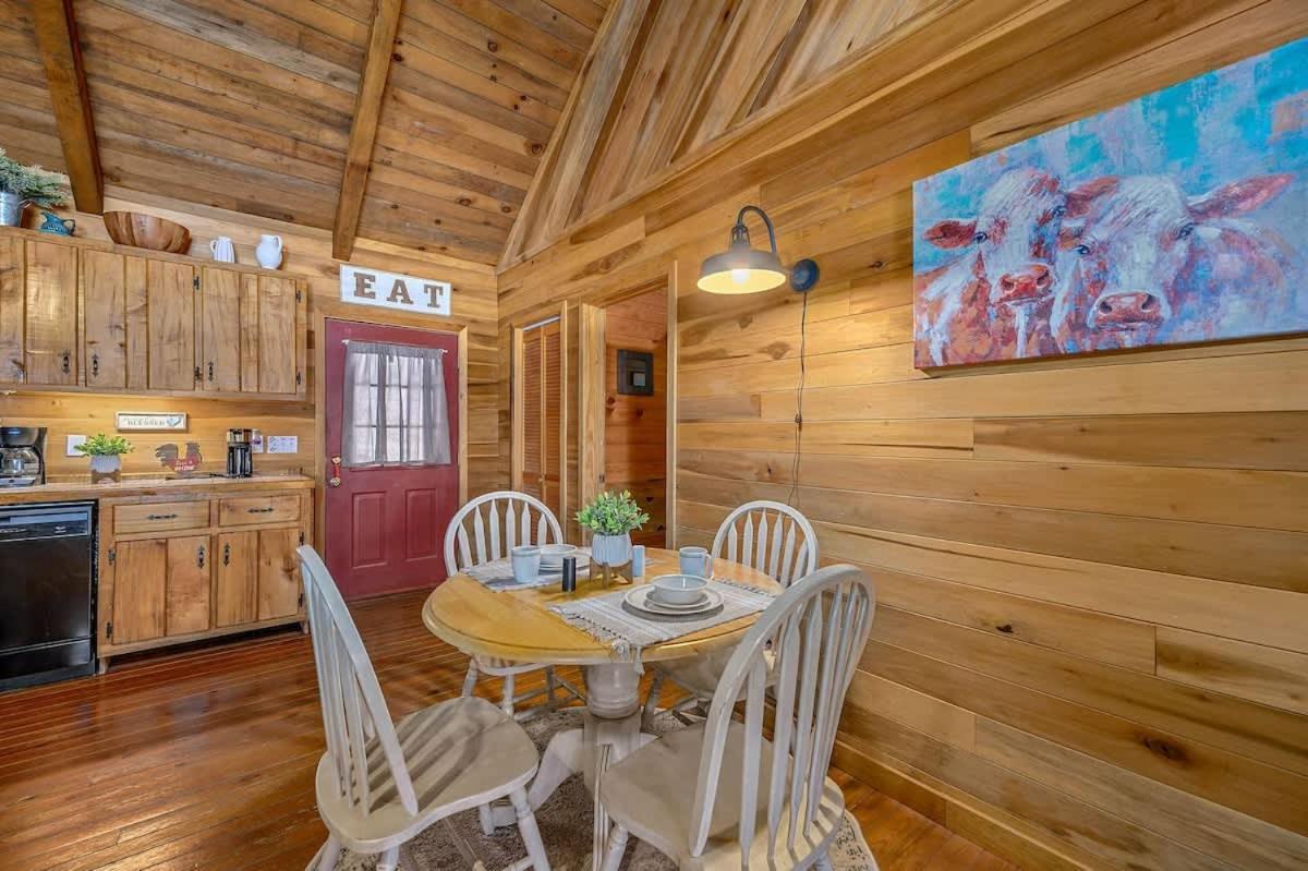Beautiful View! Log Cabin,Fireplace,Hot Tub,Arcade,Pool,Fishing Sevierville Esterno foto