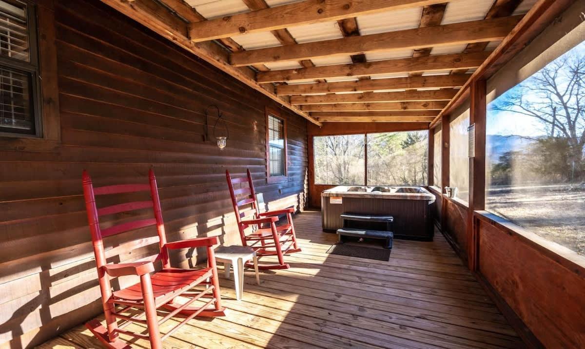 Beautiful View! Log Cabin,Fireplace,Hot Tub,Arcade,Pool,Fishing Sevierville Esterno foto