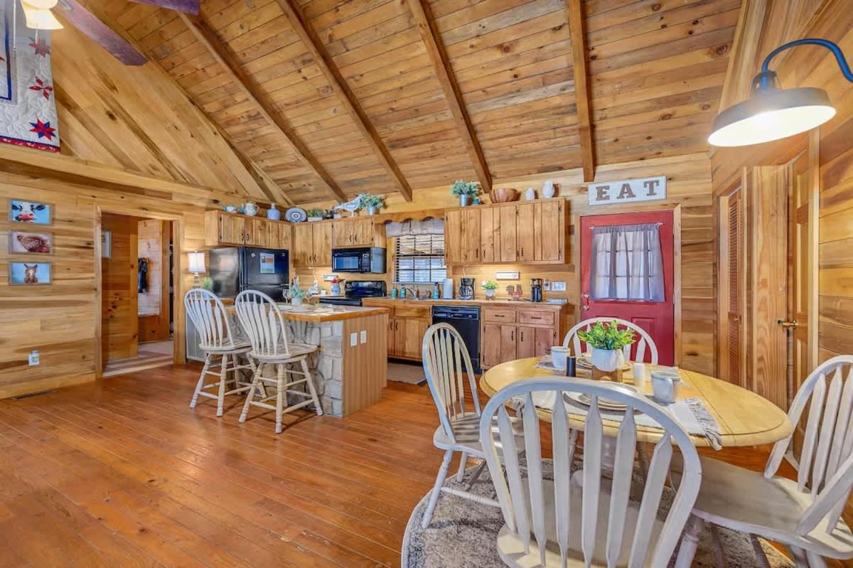 Beautiful View! Log Cabin,Fireplace,Hot Tub,Arcade,Pool,Fishing Sevierville Esterno foto